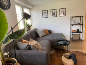 ☆FEWO ALTES KINO - MODERN - QUIET - 65M² - TV - NETFLIX - WLAN☆